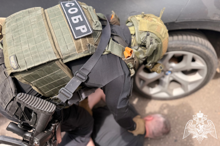В Твери при силовой поддержке спецназа Росгвардии задержан наркокурьер