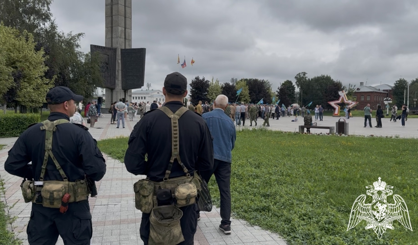 Тверские росгвардейцы обеспечили правопорядок во время празднования Дня воздушно-десантных войск