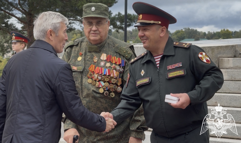 В Тверской области росгвардейцы приняли участие в торжественном митинге в честь 80-летия Победы