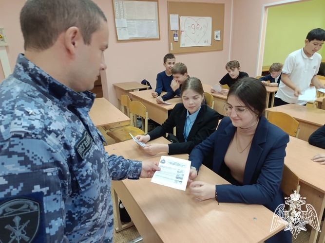 В Твери росгвардейцы рассказали школьникам о соблюдении правил пожарной безопасности