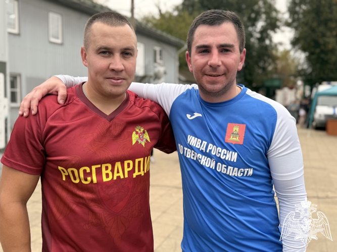 В Твери личный состав Росгвардии принял участие в соревнованиях по семейному многоборью «Папа, мама, я - дружная семья!»
