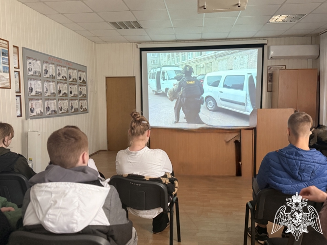     В ОМОН «Барс» Управления Росгвардии по Тверской области прошел день открытых дверей