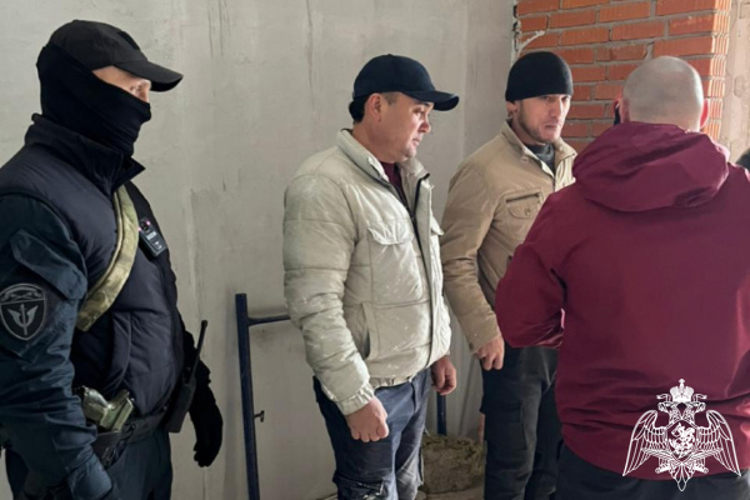 В Твери сотрудники спецподразделений обеспечили проведение межведомственного рейда по выявлению нарушений в сфере миграции