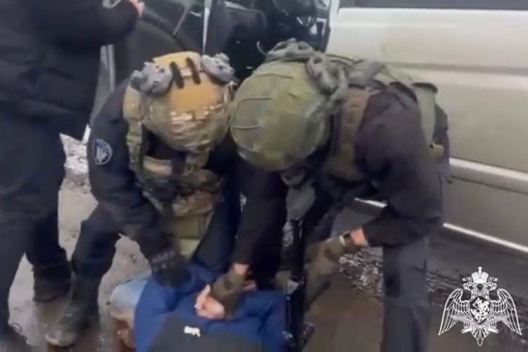 При содействии спецназа Росгвардии задержан подозреваемый в незаконном обороте оружия в Твери (видео)