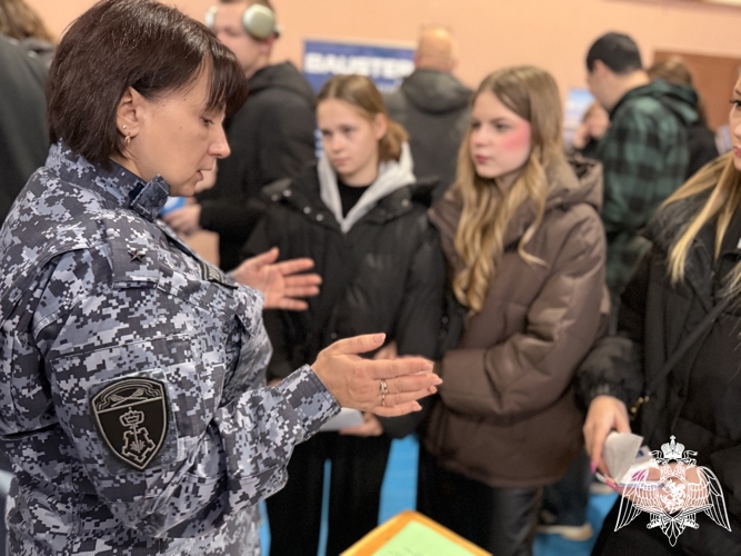 Тверские росгвардейцы приняли участие в «Ярмарке вакансий»  