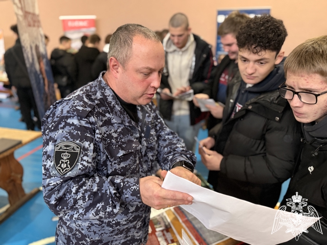 Тверские росгвардейцы приняли участие в «Ярмарке вакансий»