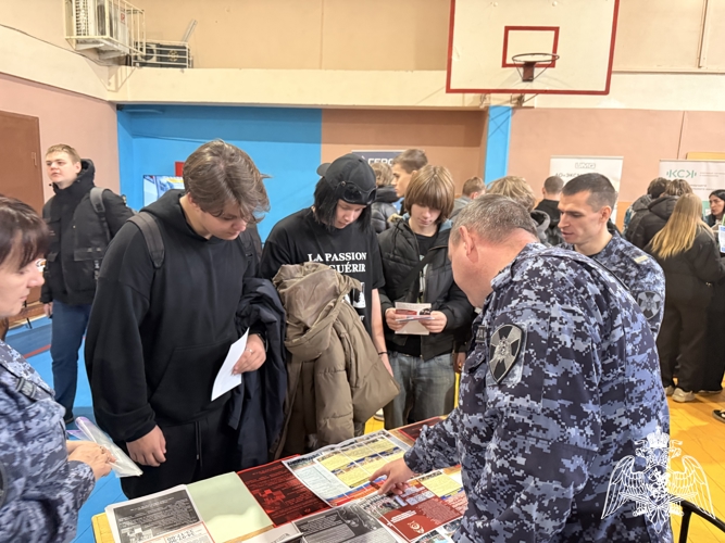 Тверские росгвардейцы приняли участие в «Ярмарке вакансий»  