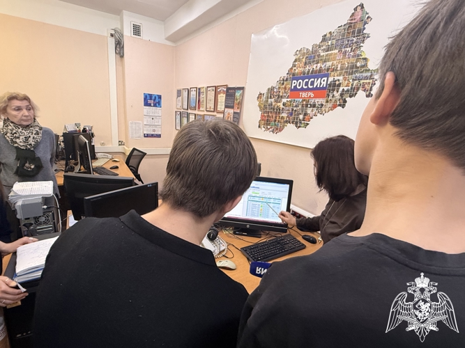 В Твери росгвардия совместно с учениками поздравила сотрудников регионального телевидения