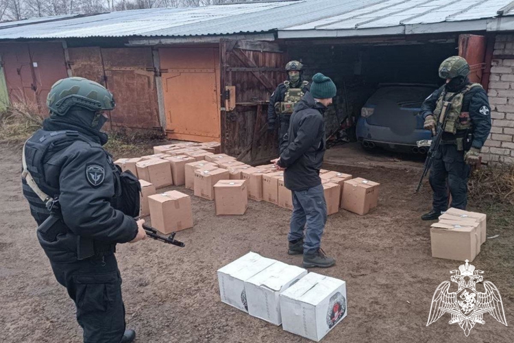 В Тверской области при силовой поддержке спецназа Росгвардии пресечен сбыт контрафактной продукции (видео)