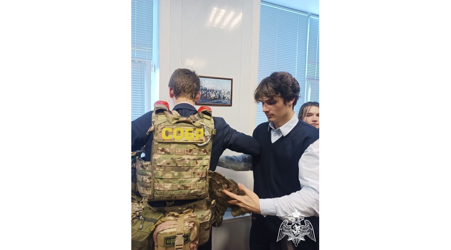 В рамках ведомственной акции «Безопасный Новый год» Тверской СОБР провел экскурсию для учеников православной школы