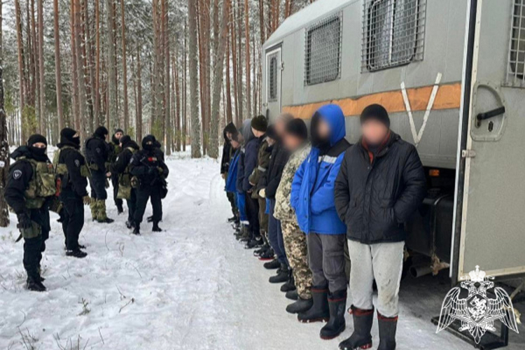 При участии ОМОН Росгвардии проведен рейд по соблюдению миграционного законодательства в Тверской области