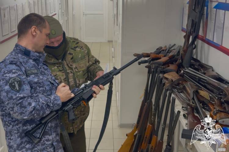 В Твери  Росгвардия передала 52 единицы оружия в зону СВО 