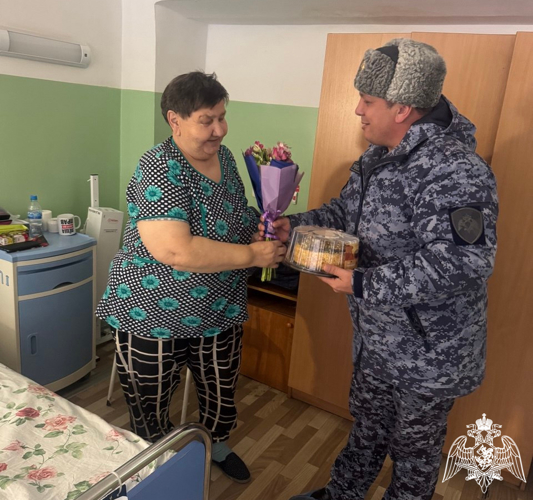 В преддверии Дня матери тверские росгвардейцы написали письма своим мамам