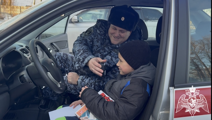 В Твери росгвардейцы приняли участие в акции «Дед Мороз специального назначения»