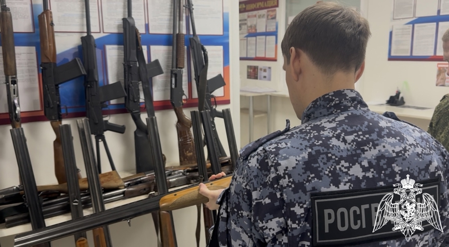 В Твери сотрудники лицензионно-разрешительной работы передали  45 единиц гражданского оружия в район проведения СВО