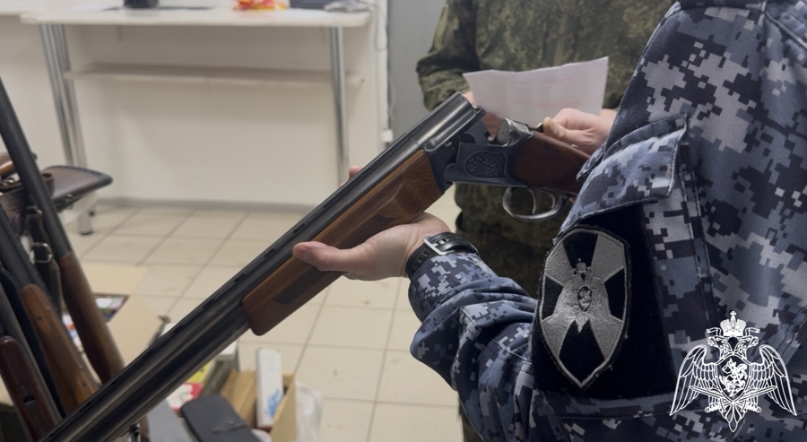 В Твери сотрудники лицензионно-разрешительной работы передали  45 единиц гражданского оружия в район проведения СВО