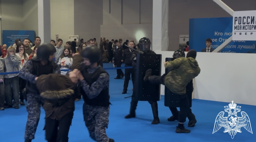 Росгвардейцы в Твери приняли участие в форуме «Шаг в профессию»