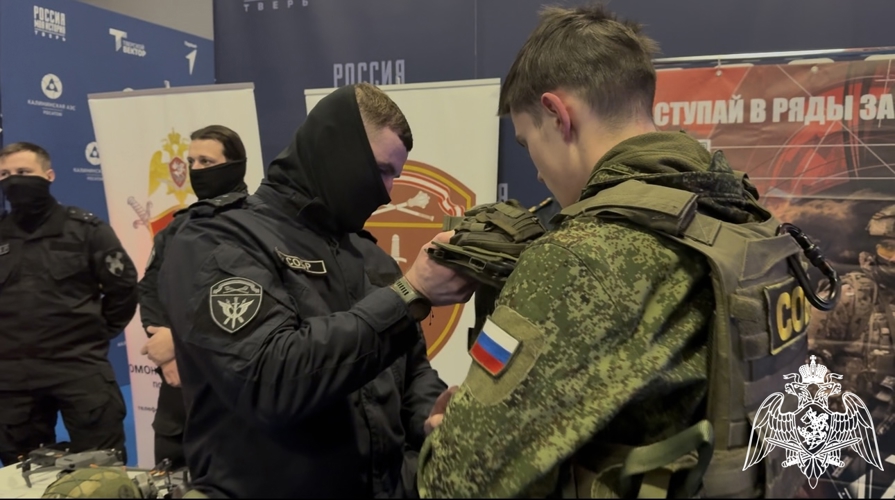 Росгвардейцы в Твери приняли участие в форуме «Шаг в профессию»