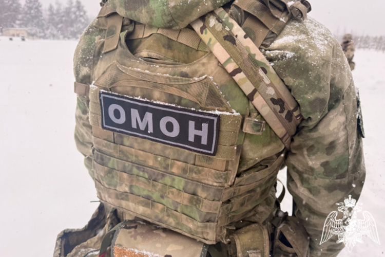 В Твери при содействии ОМОН Росгвардии задержаны подозреваемые в передачи крупной взятки (видео)