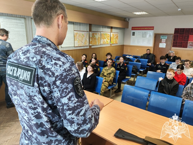 Росгвардейцы провели урок мужества для тверских школьников