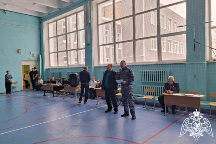 В преддверии Дня Защитника Отечества росгвардейцы приняли участие в спортивном мероприятии в школе в Тверской области