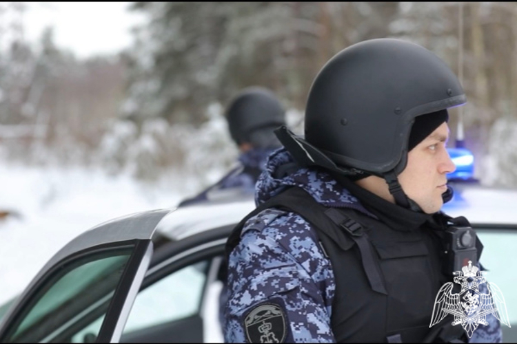 В Твери росгвардейцы по горячим следам задержали подозреваемую в краже из магазина 
