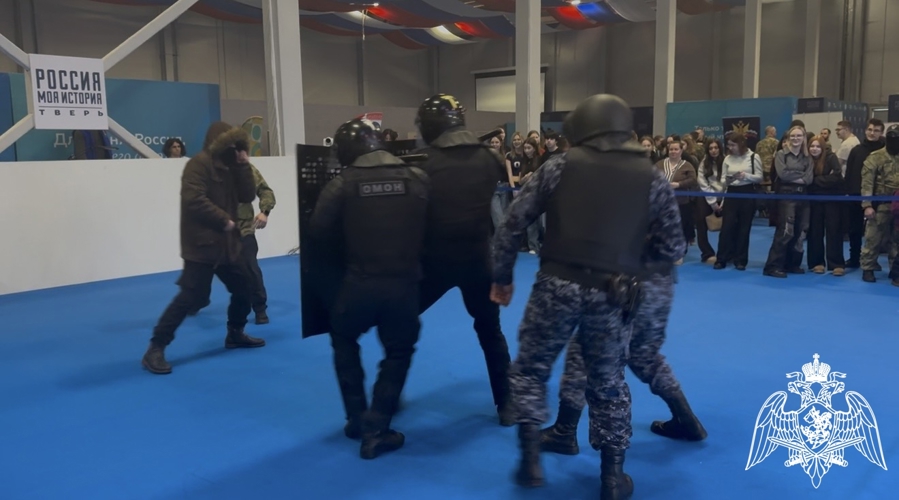 Росгвардейцы в Твери приняли участие в форуме «Шаг в профессию»