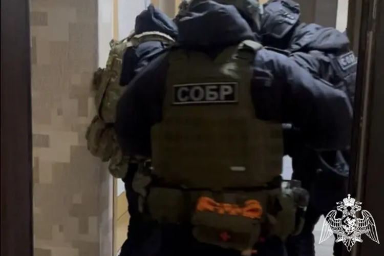В Твери при силовой поддержке СОБР Росгвардии задержаны подозреваемые в вымогательстве в особо крупном размере 