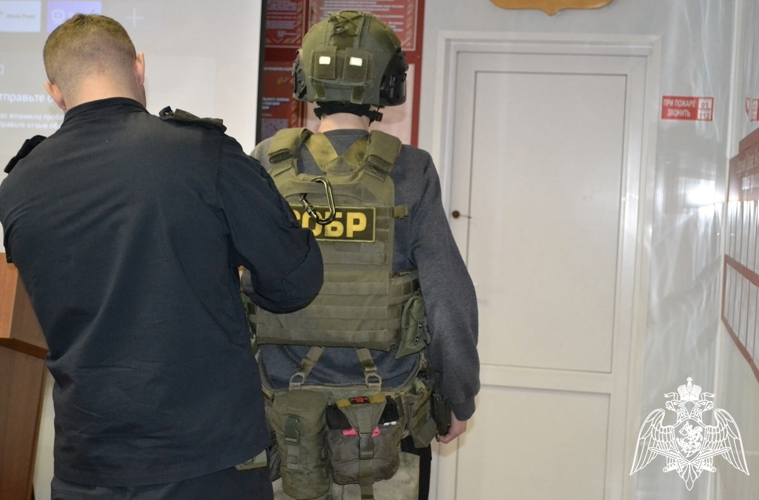 В преддверии юбилея Росгвардии в Твери сотрудники спецподразделения провели экскурсию по отряду