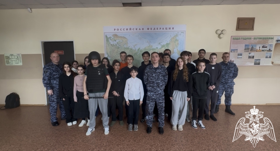 Представители Росгвардии провели урок в одной из тверских школ