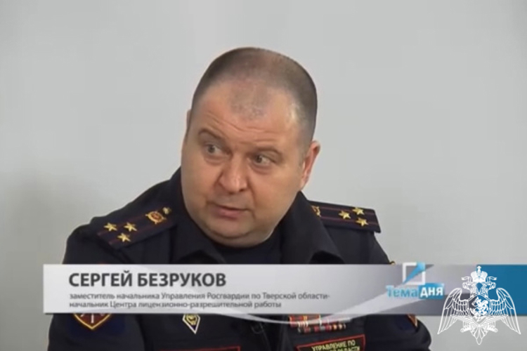 Заместитель начальника Управления Росгвардии по Тверской области в преддверии дня войск национальной гвардии стал гостем телепрограммы «Тема дня. Комментарии»