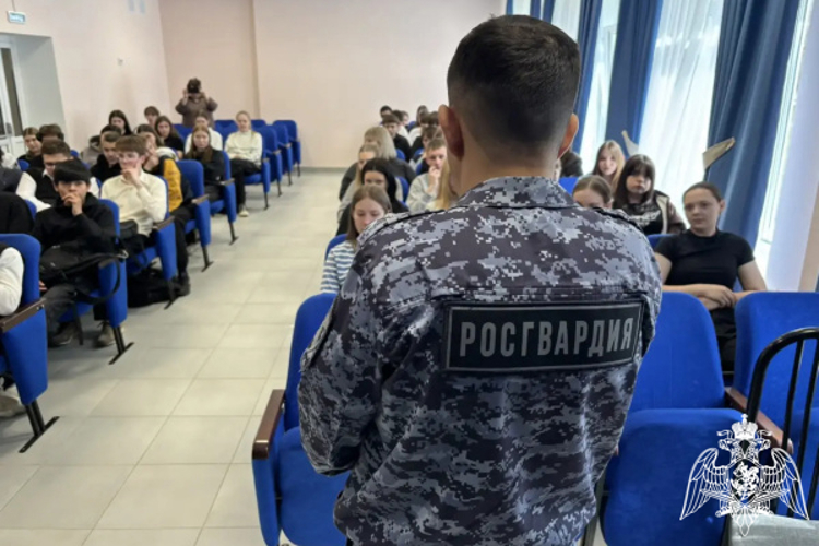 В ТВЕРСКОЙ ОБЛАСТИ РОСГВАРДЕЙЦЫ РАССКАЗАЛИ УЧАЩИМСЯ УЧЕБНЫХ ЗАВЕДЕНИЙ О ПРЕИМУЩЕСТВАХ ПОСТУПЛЕНИЯ В ВОЕННЫЕ ВУЗЫ РОСГВАРДИИ 