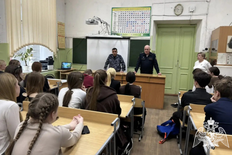 В ТВЕРСКОЙ ОБЛАСТИ РОСГВАРДЕЙЦЫ РАССКАЗАЛИ УЧАЩИМСЯ УЧЕБНЫХ ЗАВЕДЕНИЙ О ПРЕИМУЩЕСТВАХ ПОСТУПЛЕНИЯ В ВОЕННЫЕ ВУЗЫ РОСГВАРДИИ 