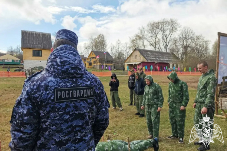 Сотрудники Росгвардии в Тверской области приняли участие в акции "Неделя Безопасности", направленной на профилактику различных угроз среди молодежи