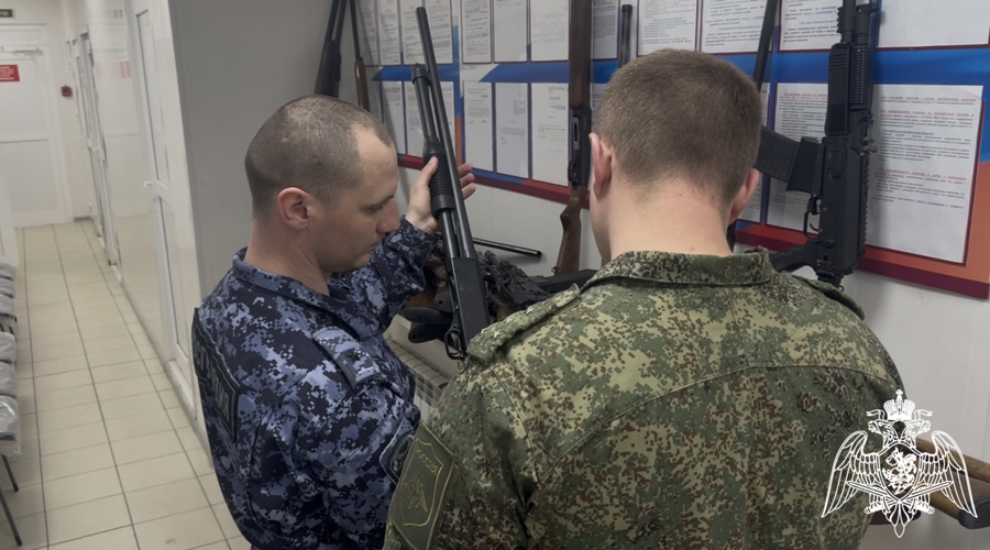 В столице Верхневолжья росгвардейцы направили 75 единиц гражданского оружия в район проведения СВО