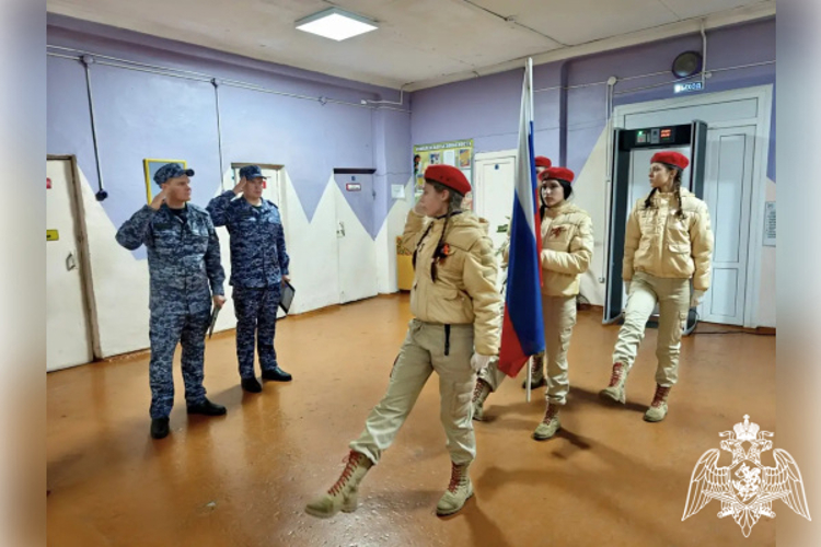 В Лихославле росгвардейцы приняли участие в смотре строя юнармейцев