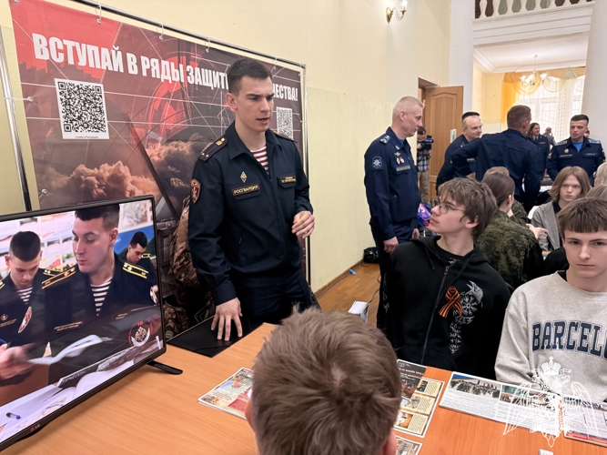 Росгвардейцы приняли участие в профориентационном форуме «День будущего офицера» в Твери  (видео)  