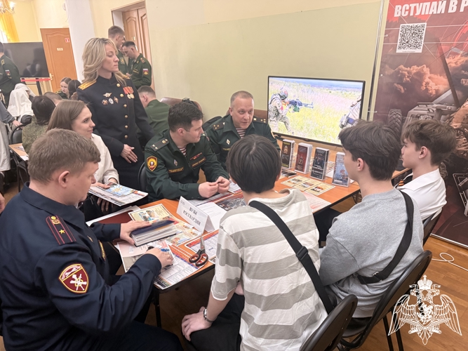 Росгвардейцы приняли участие в профориентационном форуме «День будущего офицера» в Твери  (видео)  