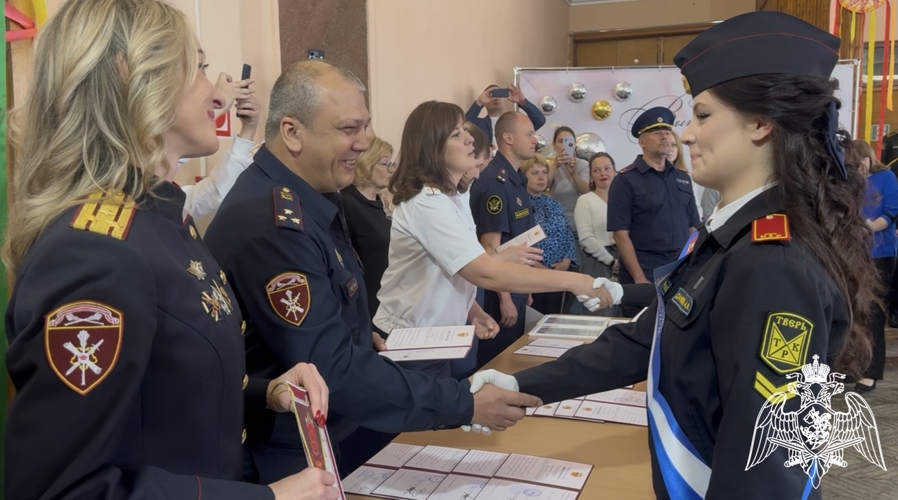 Представители Росгвардии приняли участие в торжественных церемониях выпуска кадет профильного класса в Твери