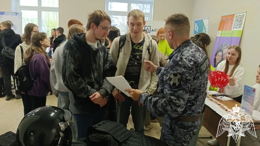 Сотрудники Росгвардии приняли участие в карьерном  форуме  «Ночь вакансий»