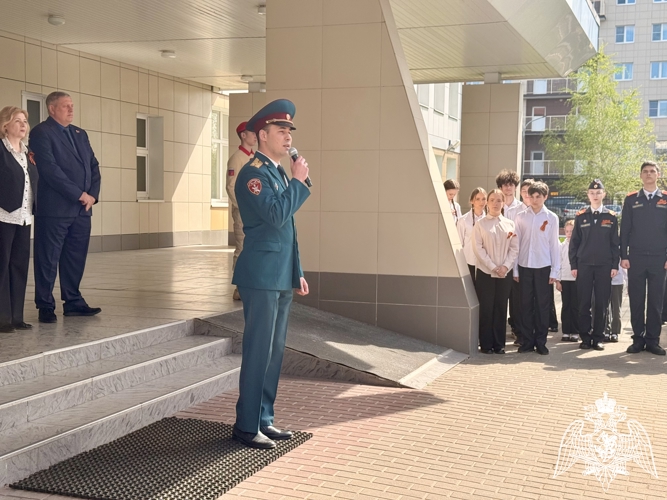 В Твери росгвардейцы приняли участие в торжественной линейке, посвященной всероссийской акции «Вальс Победы» (видео).  