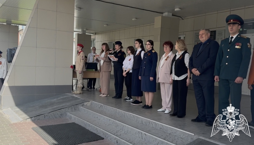 В Твери росгвардейцы приняли участие в торжественной линейке, посвященной всероссийской акции «Вальс Победы» (видео).  