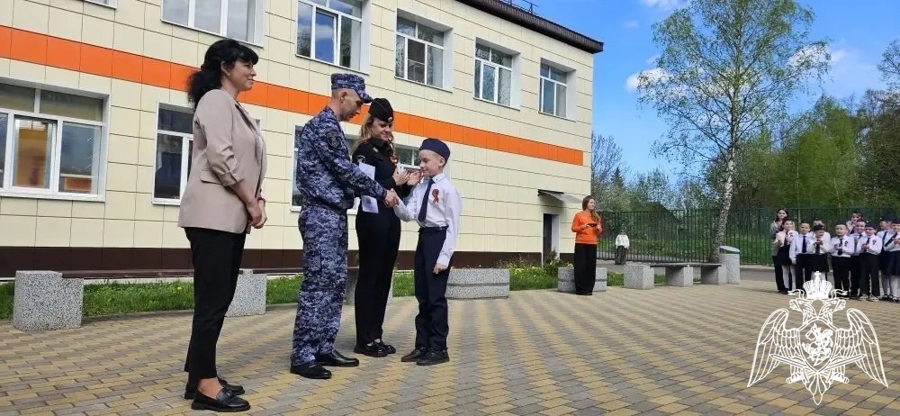 В преддверии 81-ой годовщины Победы росгвардейцы приняли участие в смотр-конкурсе строя и песни в Западной Двине