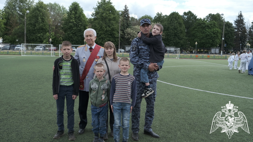В День защиты детей  Росгвардия познакомила юных тверитян с особенностями службы