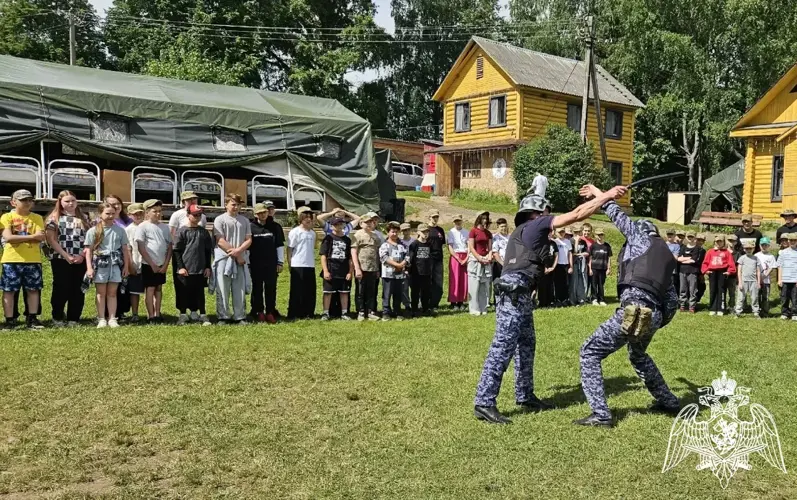 В Западнодвинском районе сотрудники Росгвардии провели профориентационные мероприятия для юных патриотов