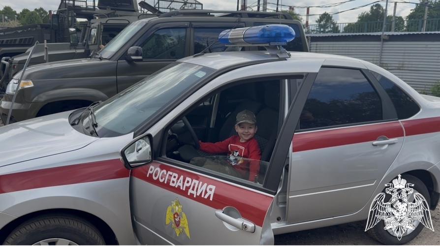 В День защиты детей  Росгвардия познакомила юных тверитян с особенностями службы