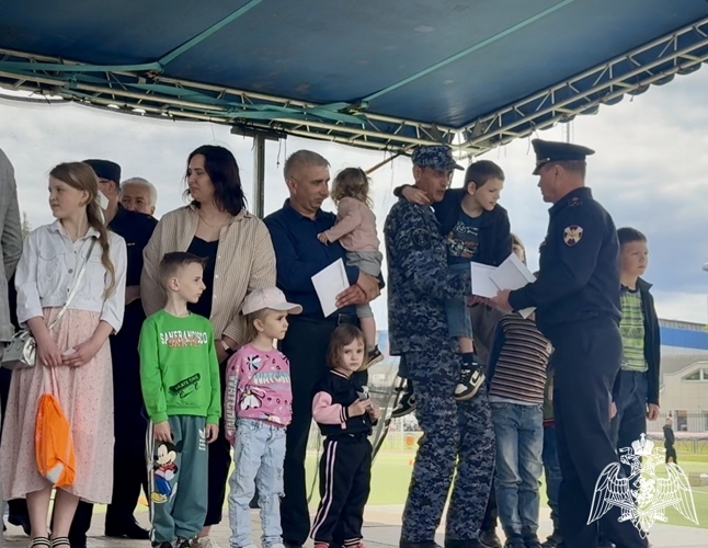 В День защиты детей  Росгвардия познакомила юных тверитян с особенностями службы