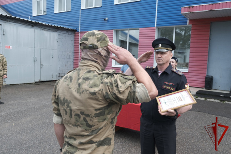 В Твери наградили сотрудников спецназа, завершивших выполнение служебно-боевых задач
