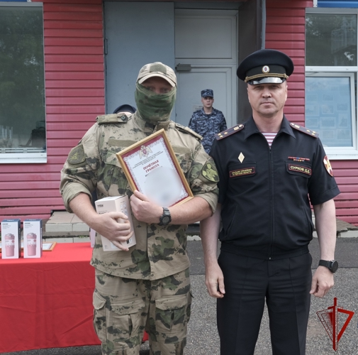 В Твери наградили сотрудников спецназа, завершивших выполнение служебно-боевых задач