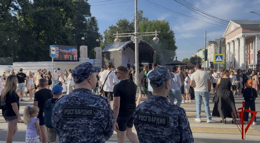 Сотрудники и военнослужащие Росгвардии обеспечили безопасность тверитян и гостей столицы Верхневолжья во время празднования дня города (видео)